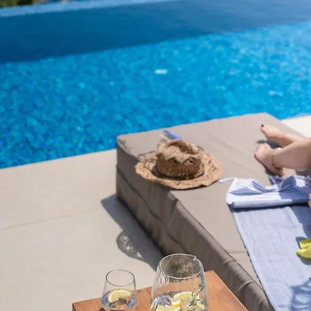 Paoli - Private Pool, Sea View & Jacuzzi Villa